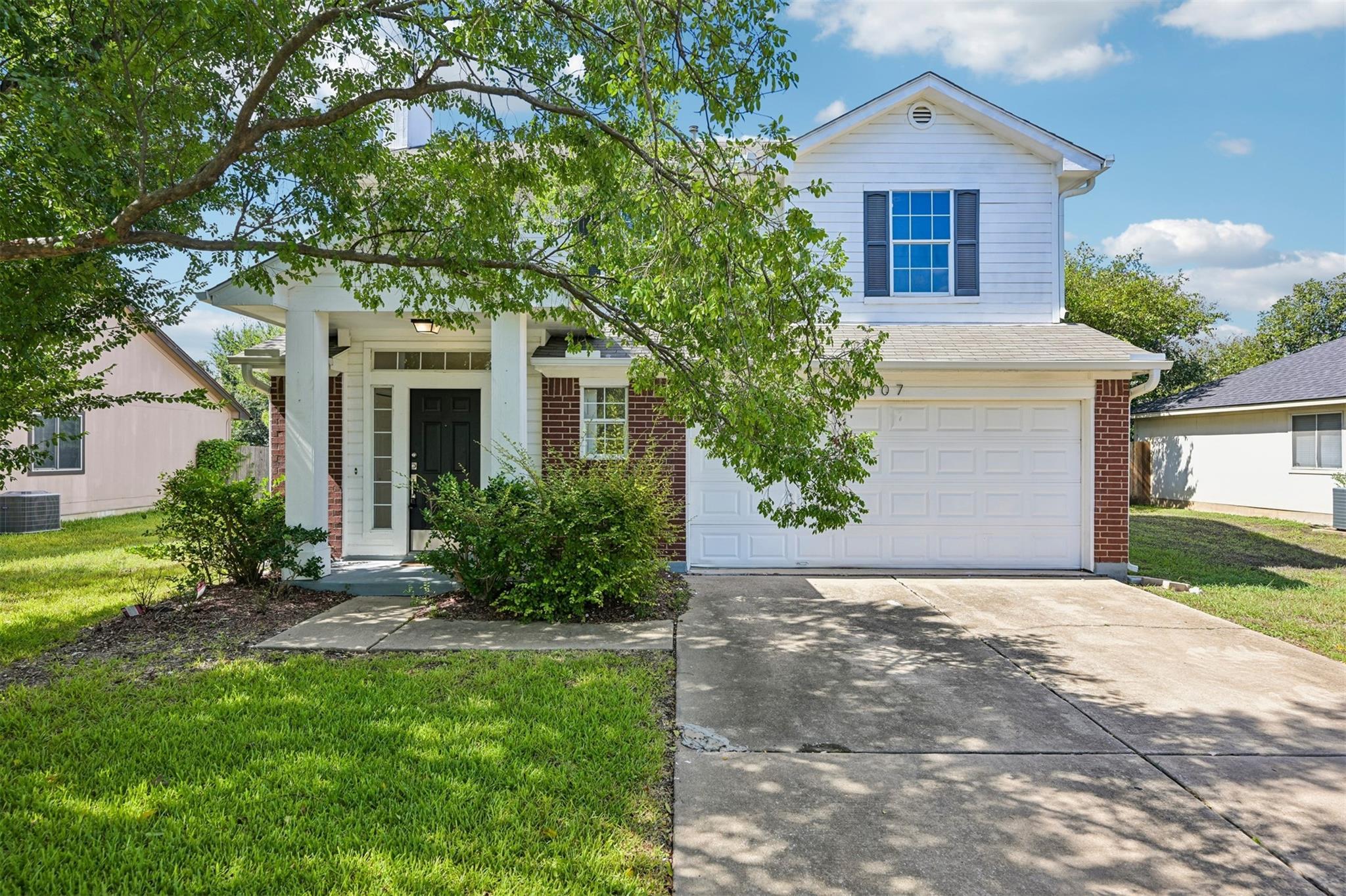 607 Sparkling Brook Ln Property Photo 1