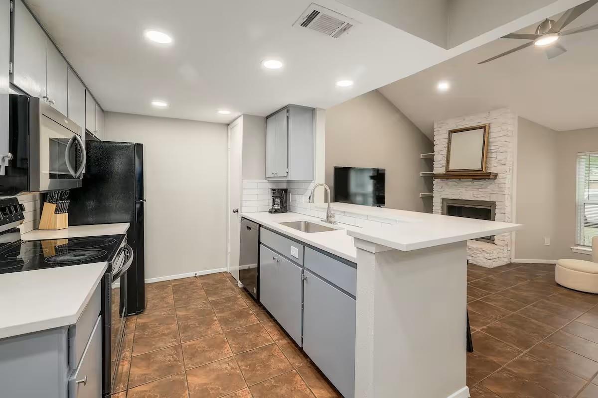 12304 Burrridge Dr Property Photo 13