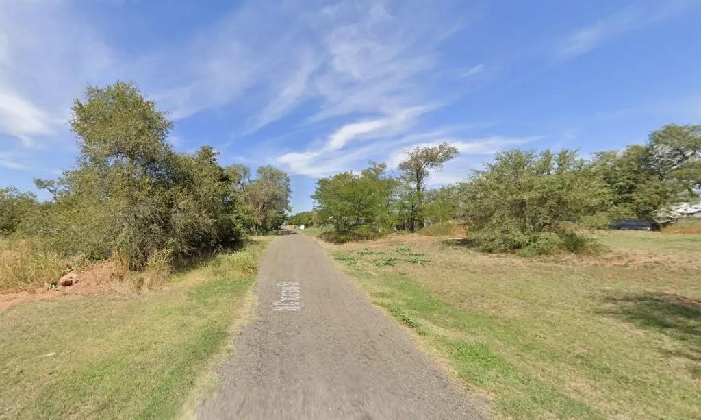 N Choctaw St Property Photo 3