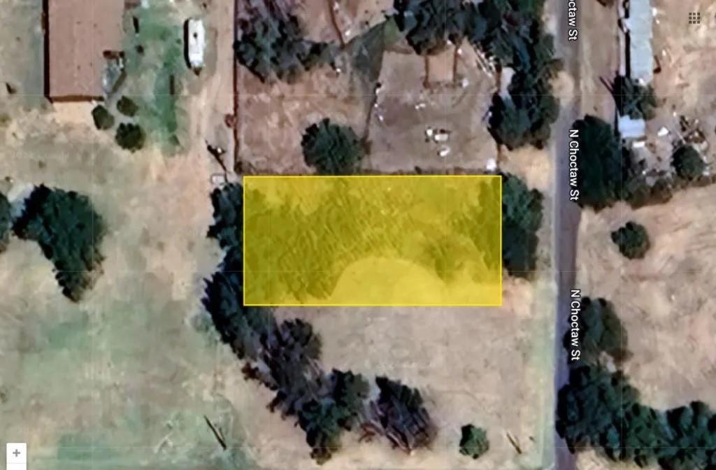 N Choctaw St Property Photo 6