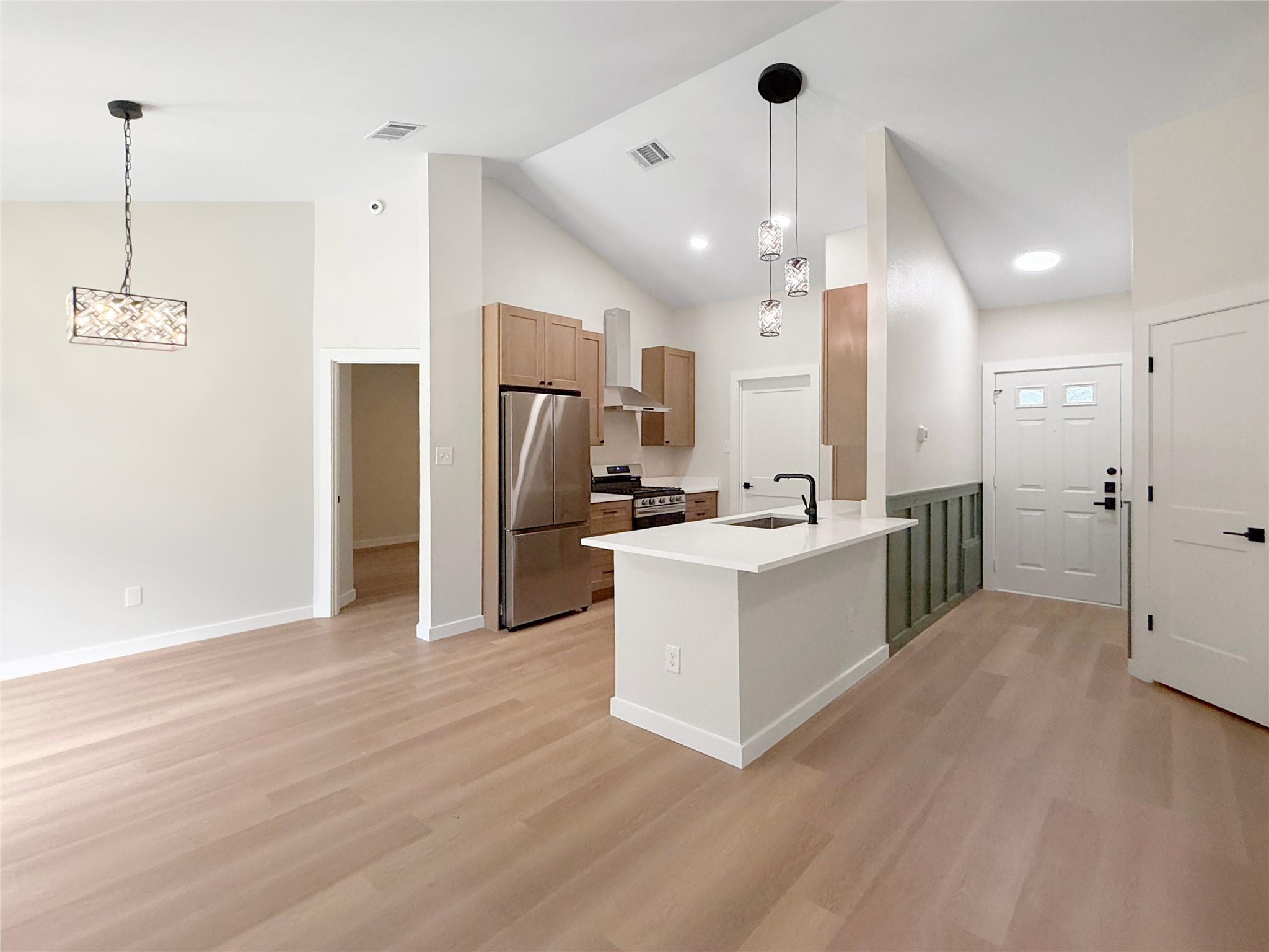 8814 United Kingdom Dr Property Photo 7
