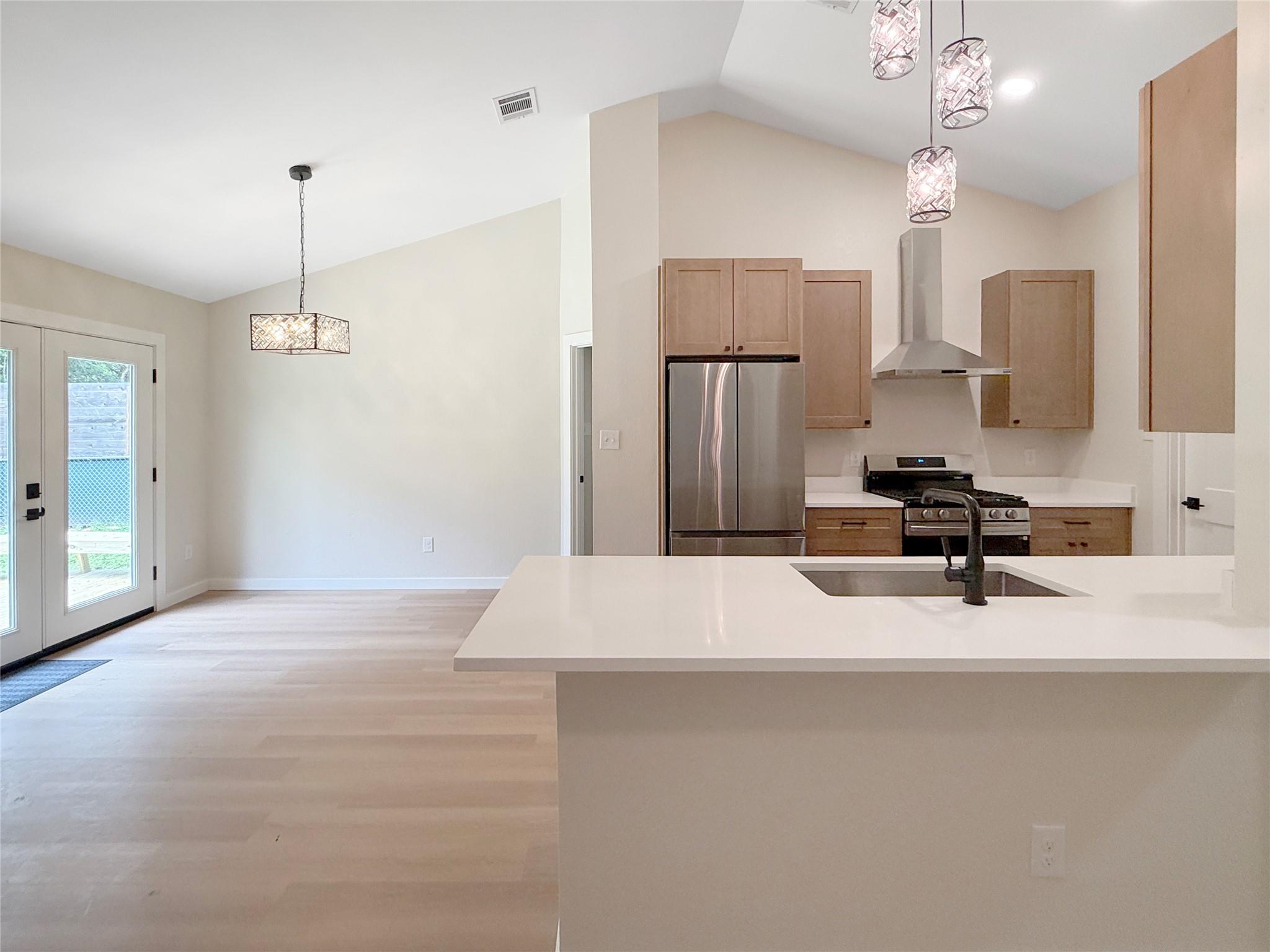 8814 United Kingdom Dr Property Photo 8