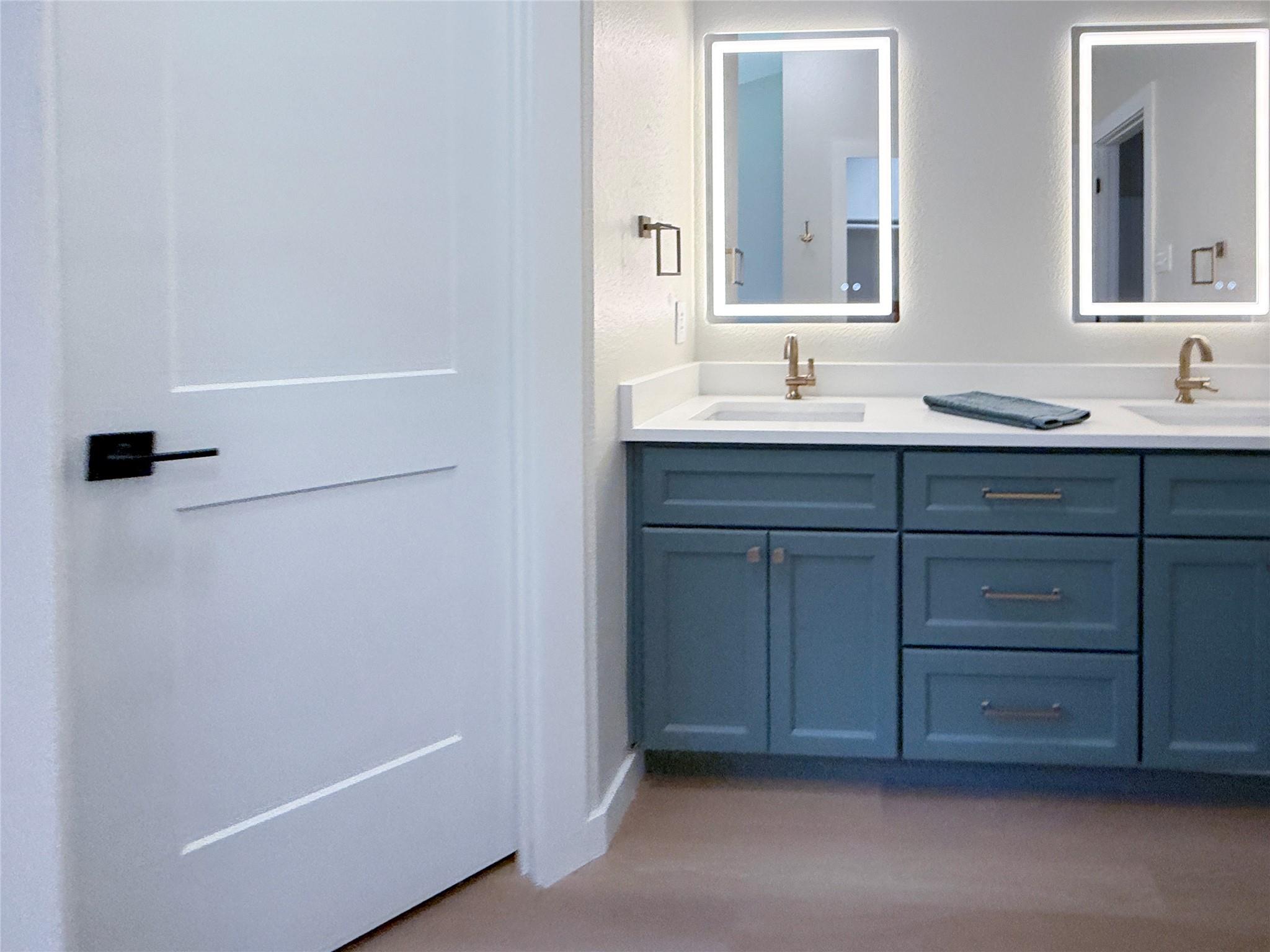 8814 United Kingdom Dr Property Photo 15
