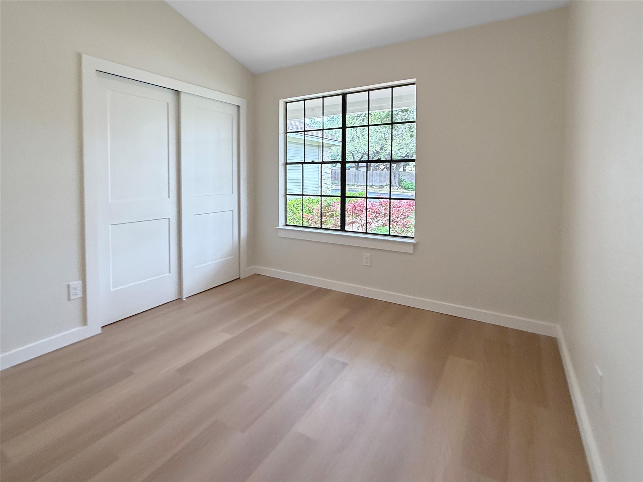 8814 United Kingdom Dr Property Photo 16