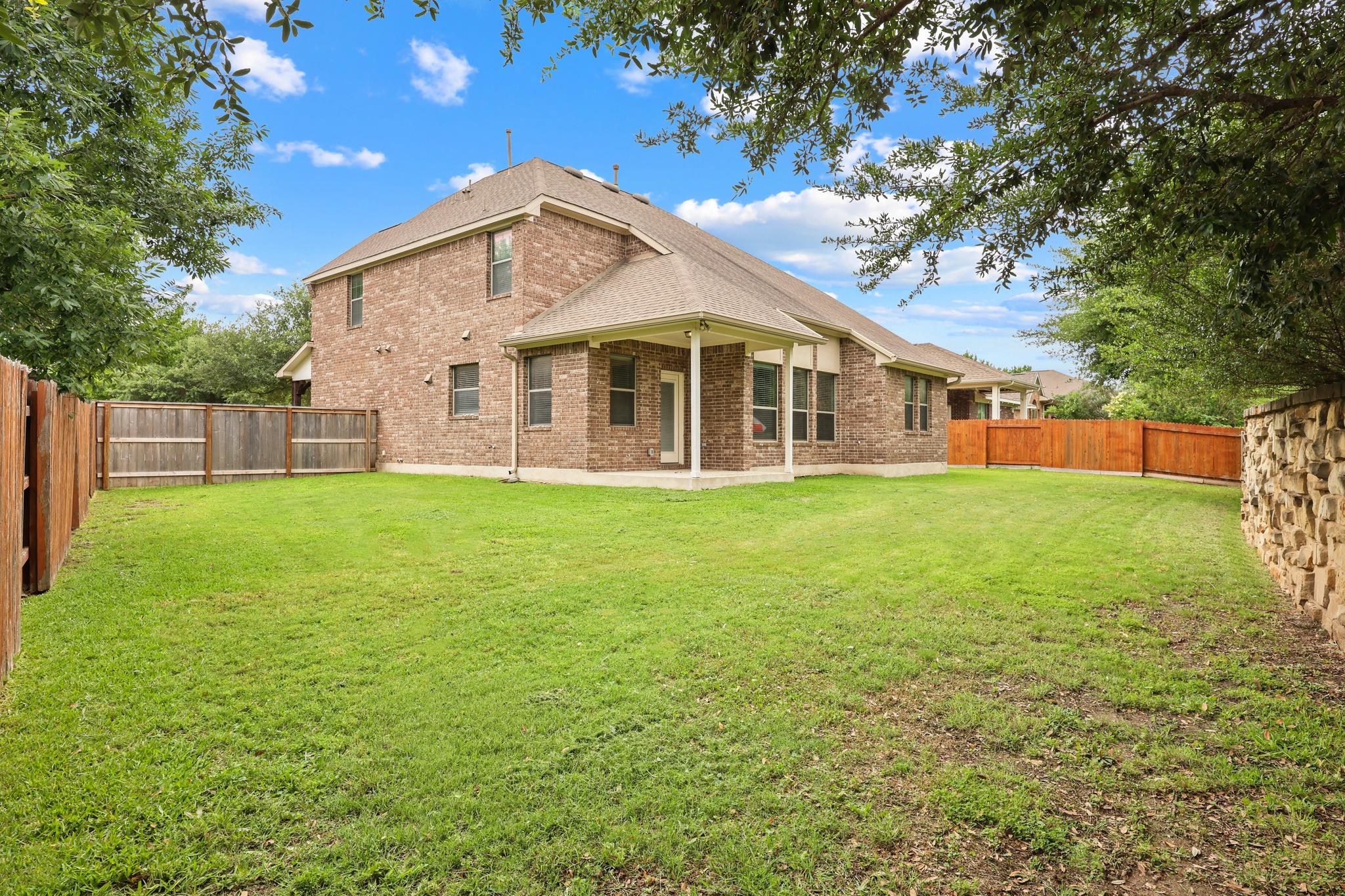 2572 Santa Barbara Loop Property Photo 3