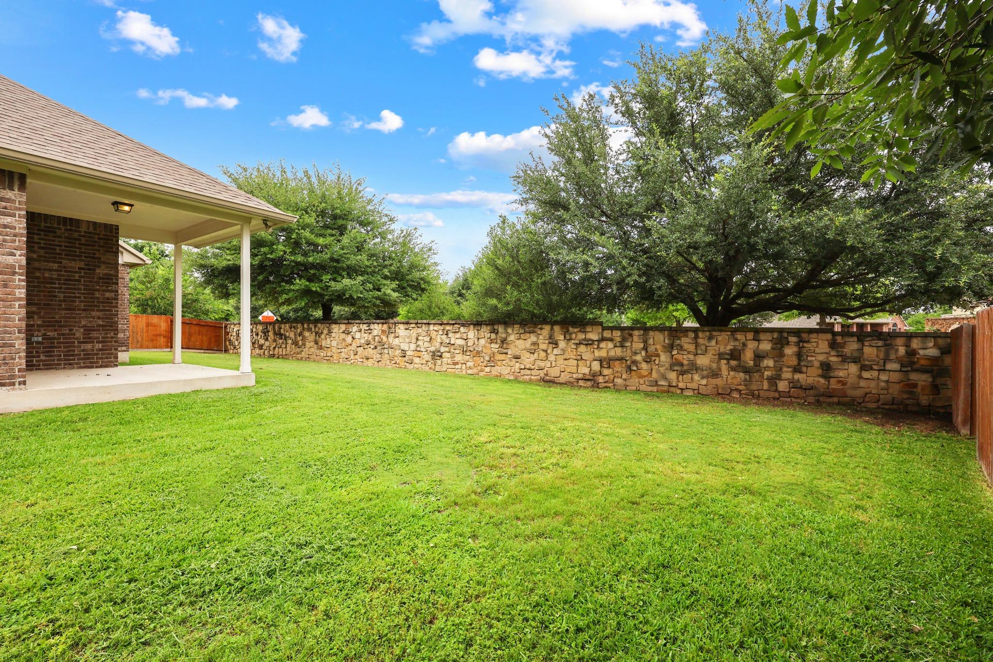 2572 Santa Barbara Loop Property Photo 4