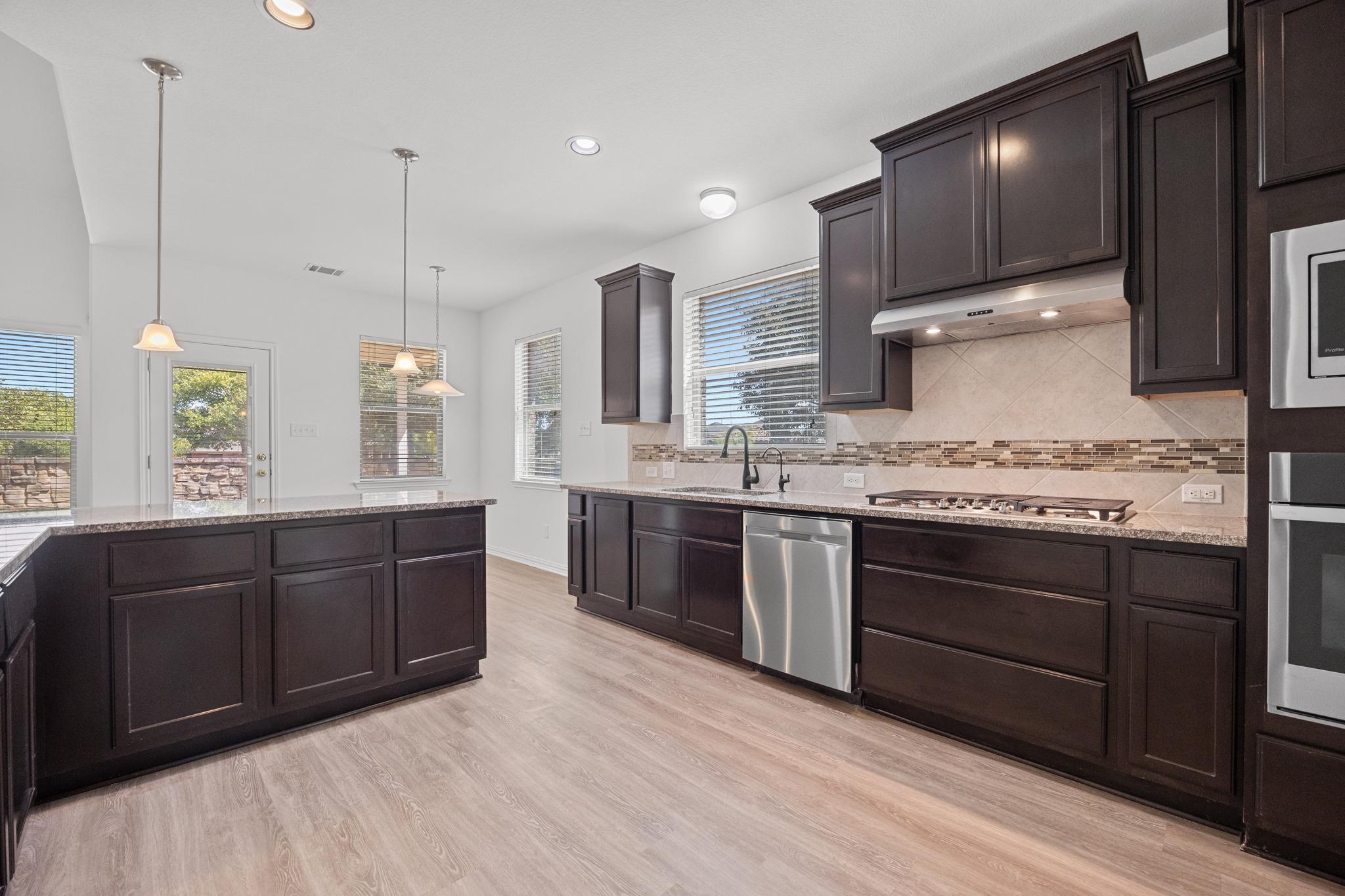 2572 Santa Barbara Loop Property Photo 6