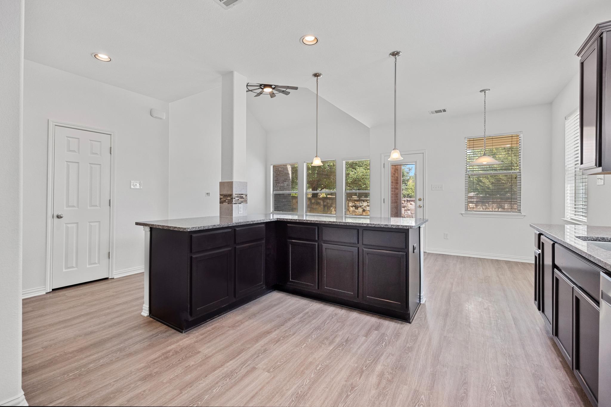 2572 Santa Barbara Loop Property Photo 9