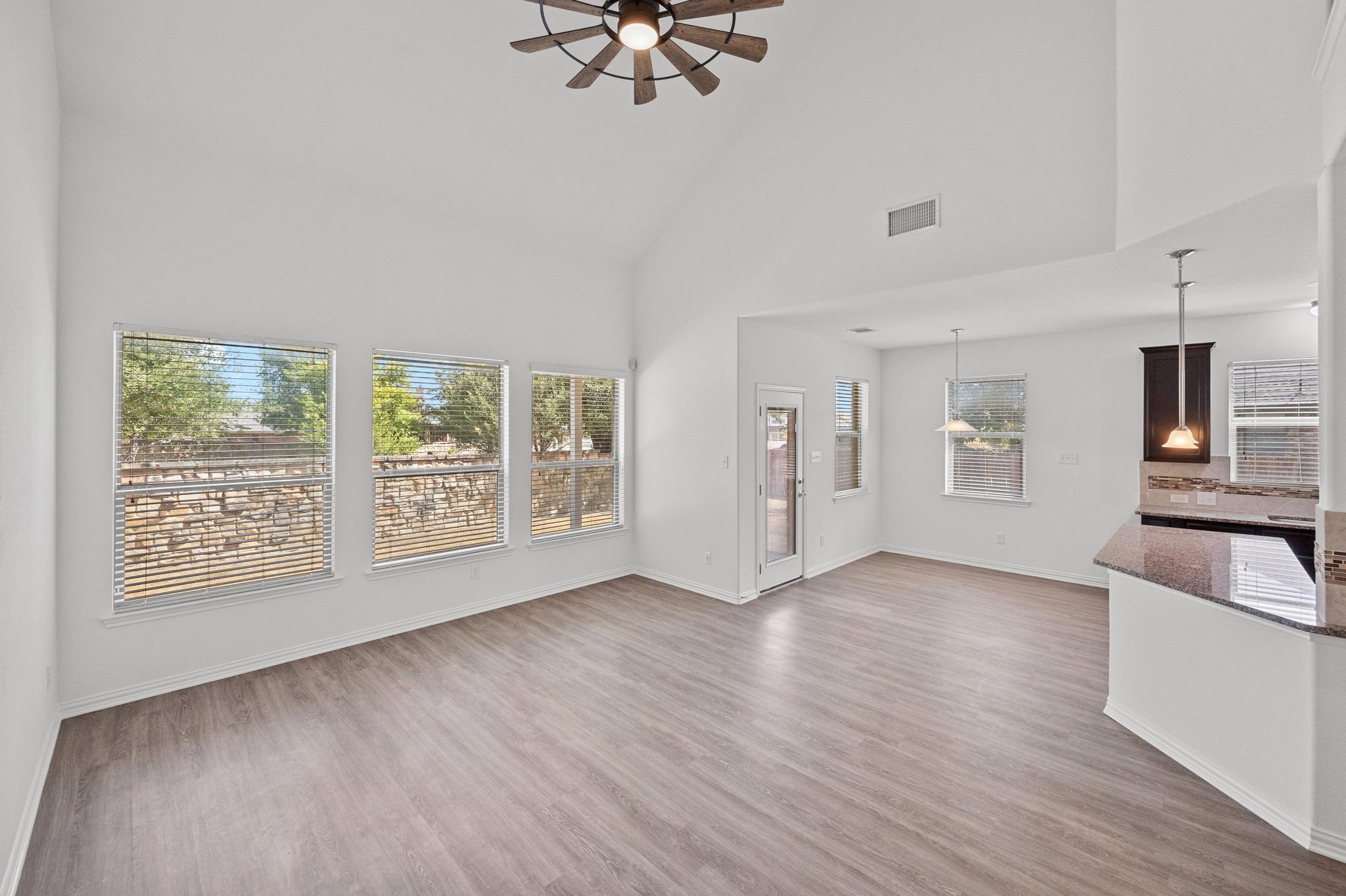 2572 Santa Barbara Loop Property Photo 15