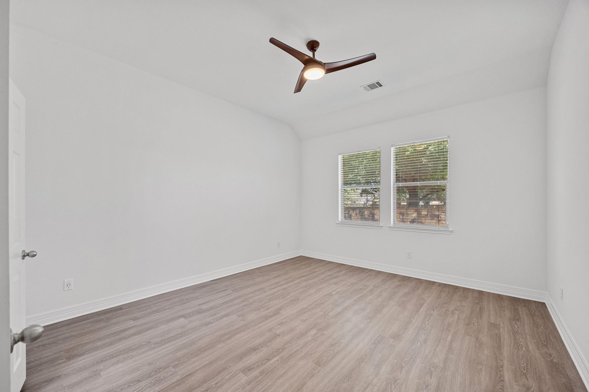 2572 Santa Barbara Loop Property Photo 17