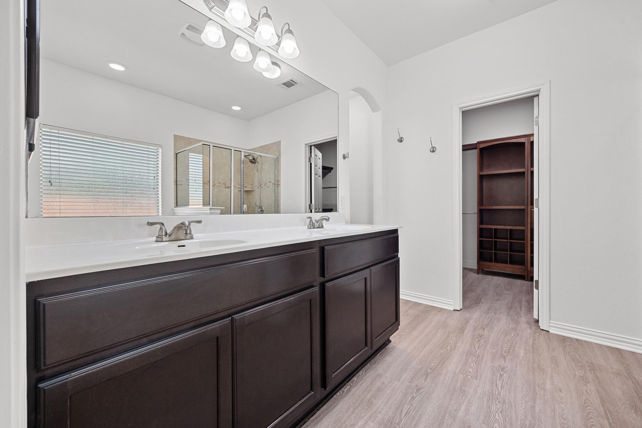 2572 Santa Barbara Loop Property Photo 18