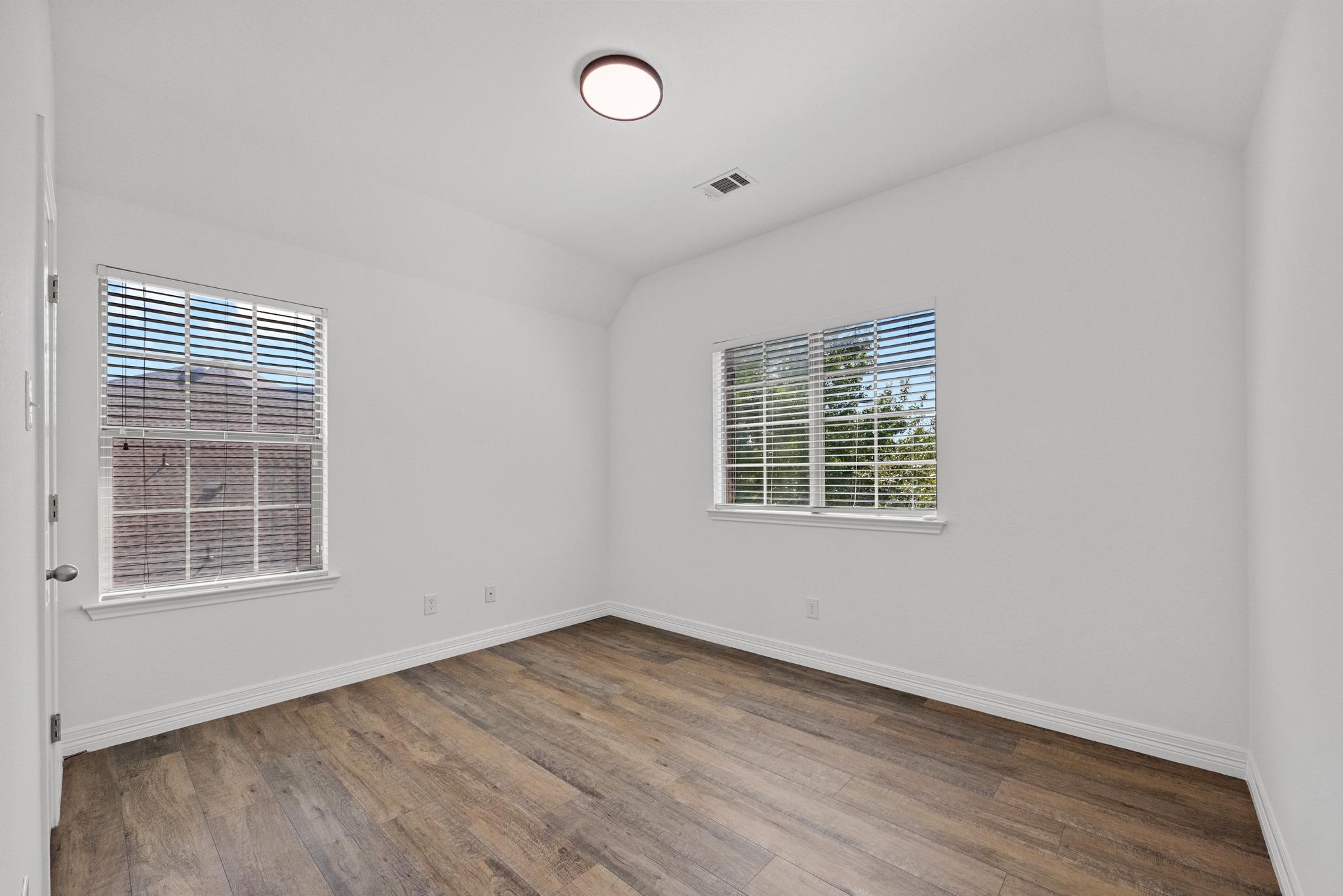 2572 Santa Barbara Loop Property Photo 25