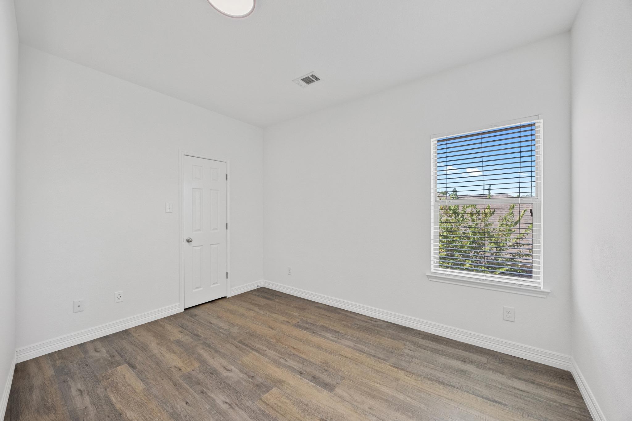 2572 Santa Barbara Loop Property Photo 27