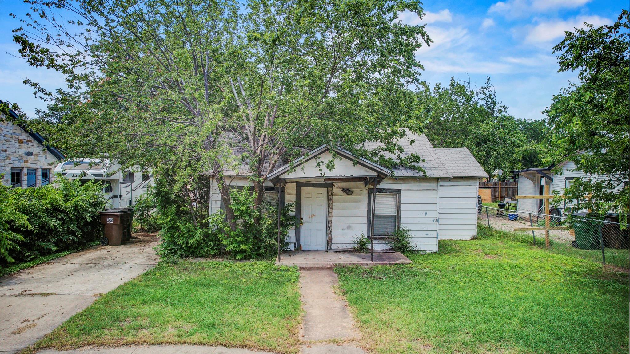 308 E Austin Ave Property Photo 1