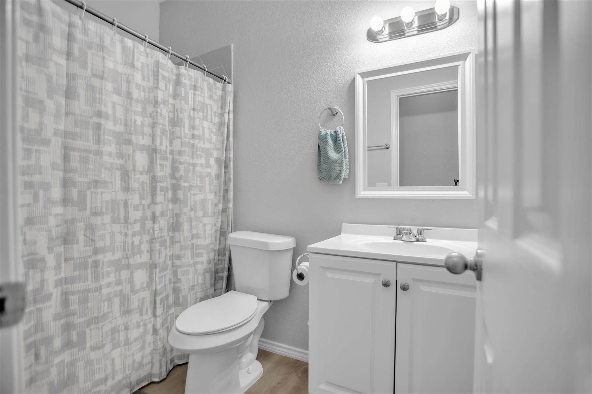 405 Shadowpoint St Property Photo 18