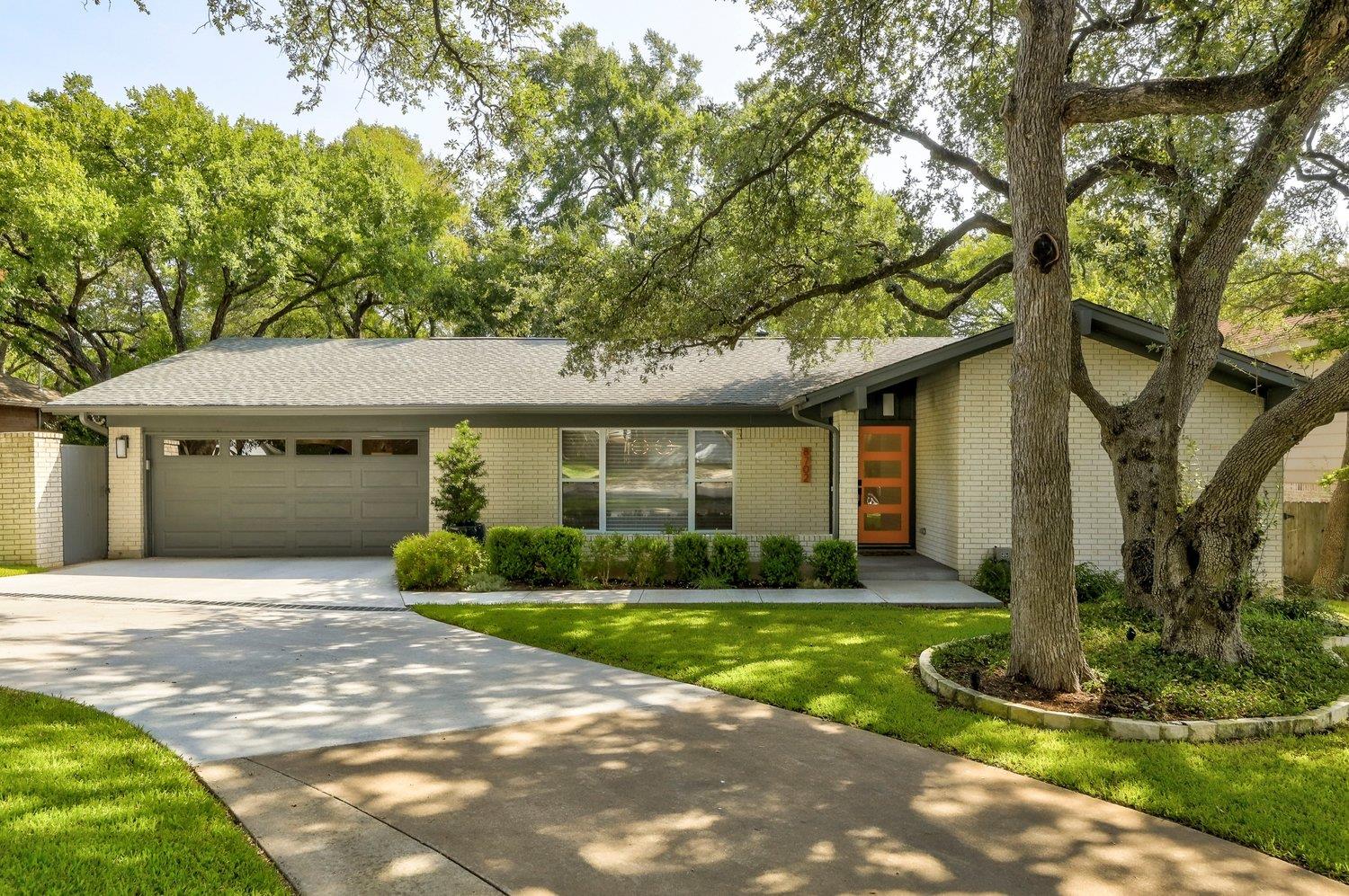 8702 Silverhill Ln Property Photo