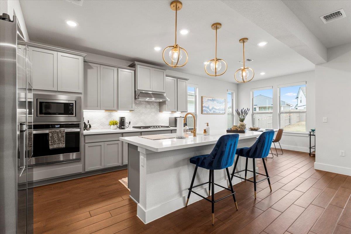 7710 Ellas Inlet Dr Property Photo 3