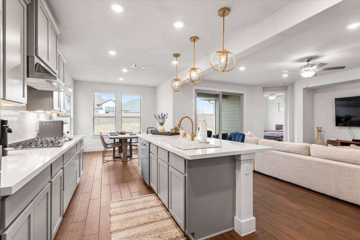 7710 Ellas Inlet Dr Property Photo 5