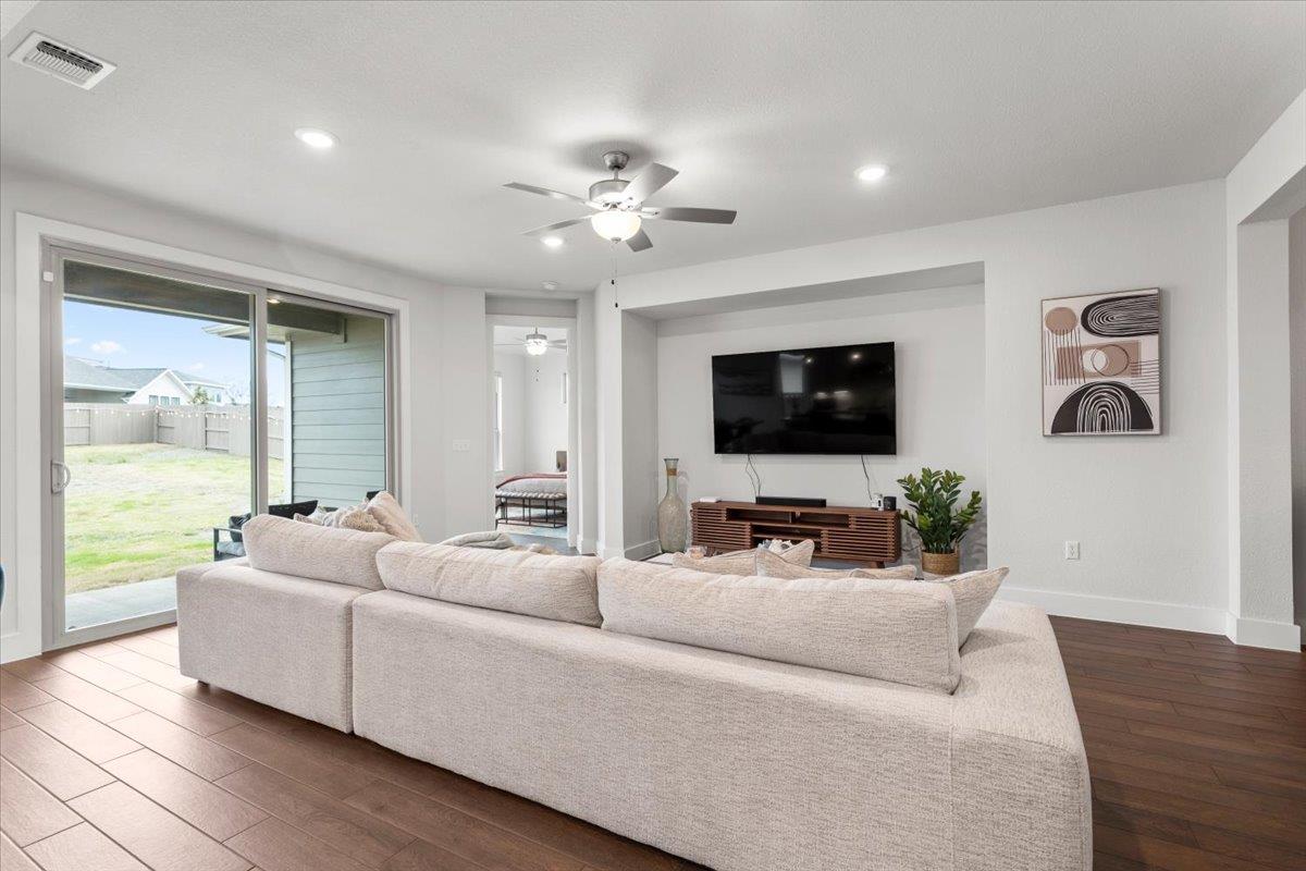 7710 Ellas Inlet Dr Property Photo 7