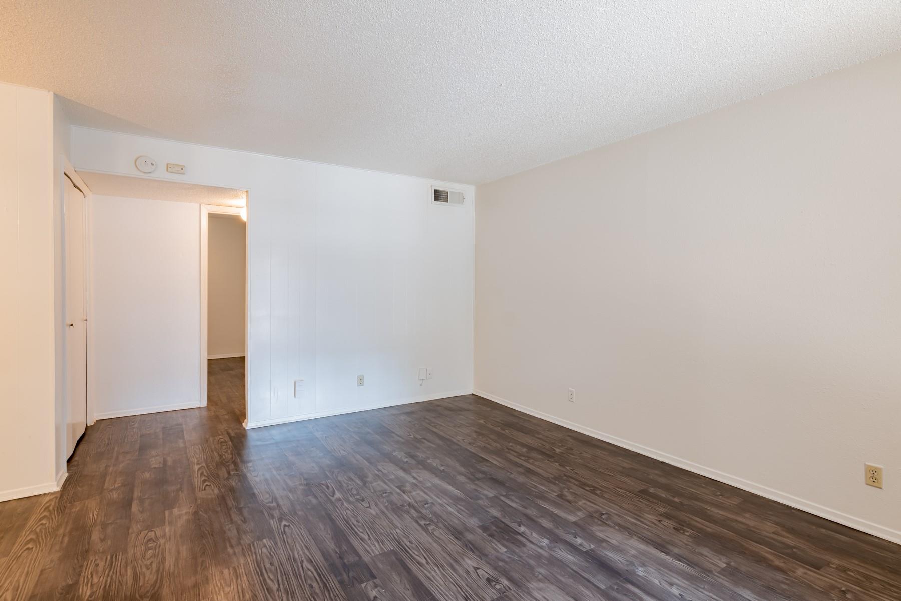 3121 Speedway None #106 Property Photo 5