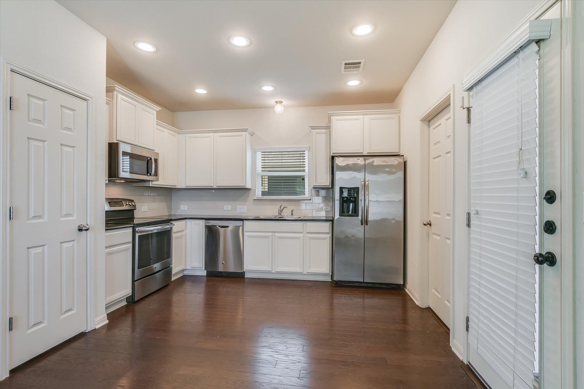 18418 Mammoth Cave Blvd Property Photo 3