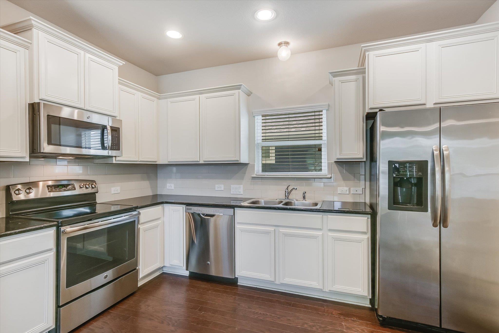 18418 Mammoth Cave Blvd Property Photo 4