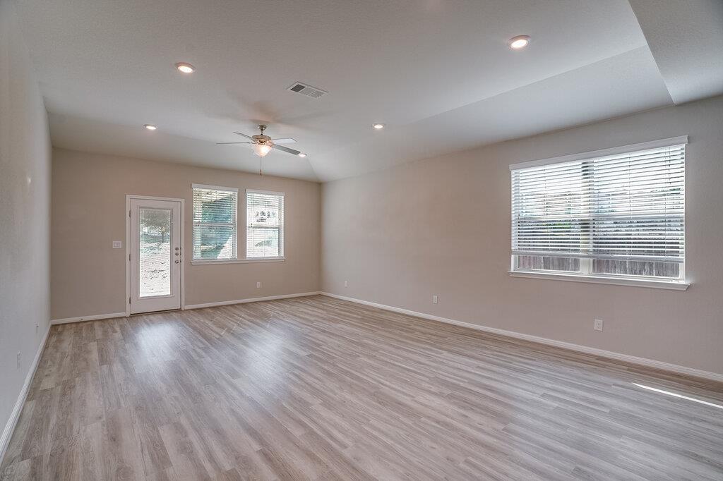2040 Hat Bender Loop Property Photo 6