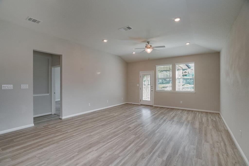 2040 Hat Bender Loop Property Photo 7