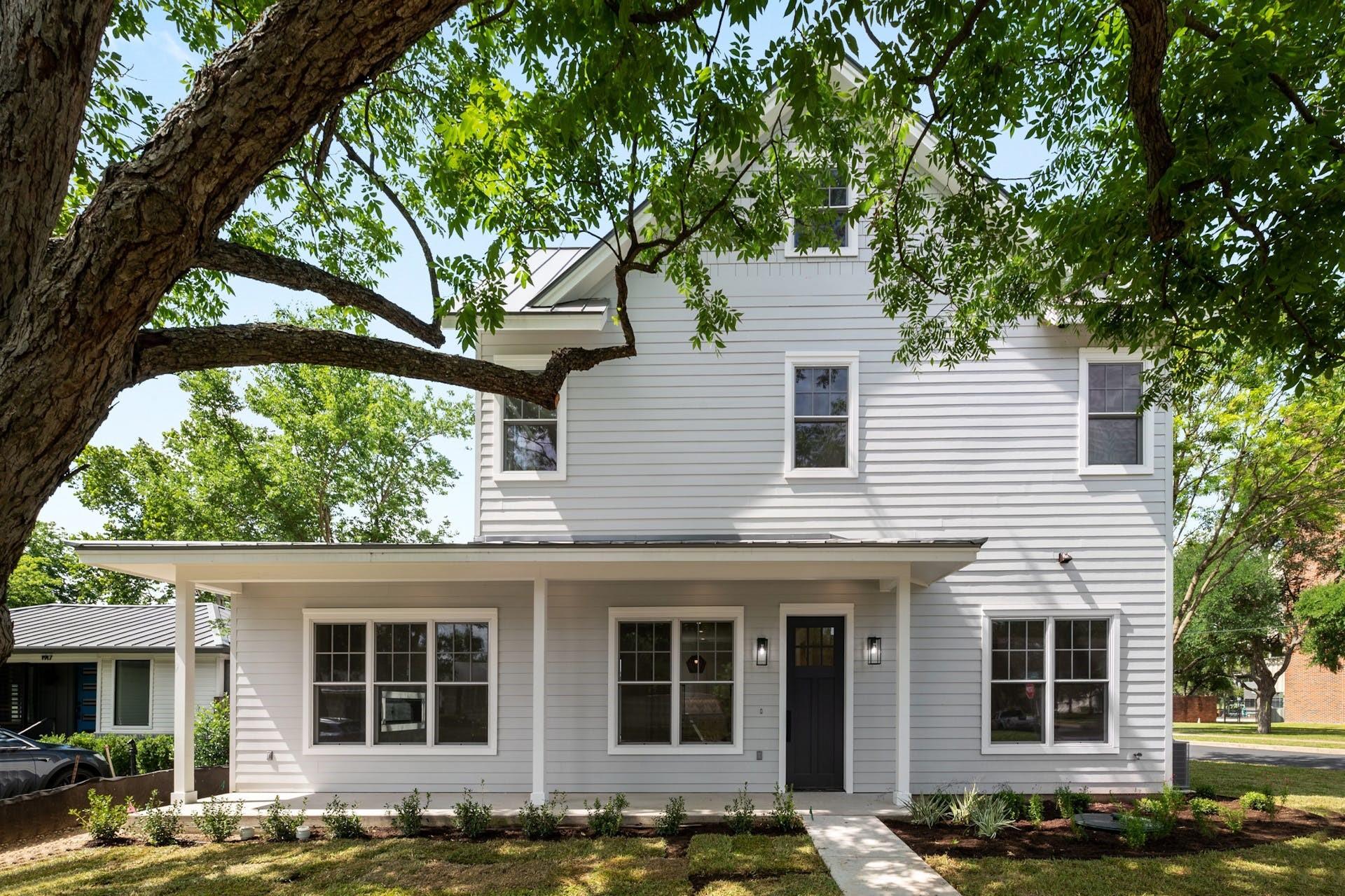 1919 W 38th St Property Photo