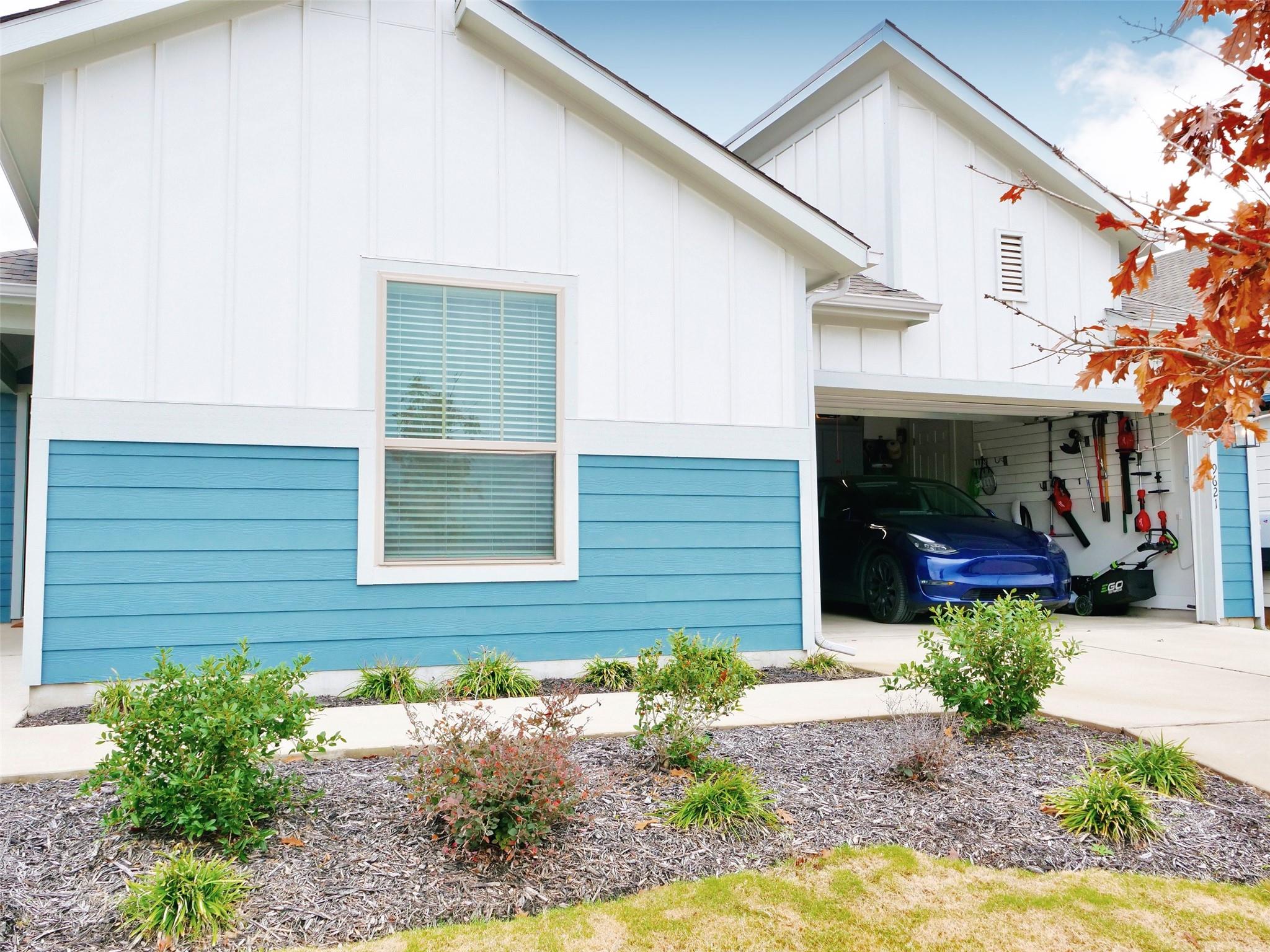 9621 Evening Canopy Dr Property Photo 3