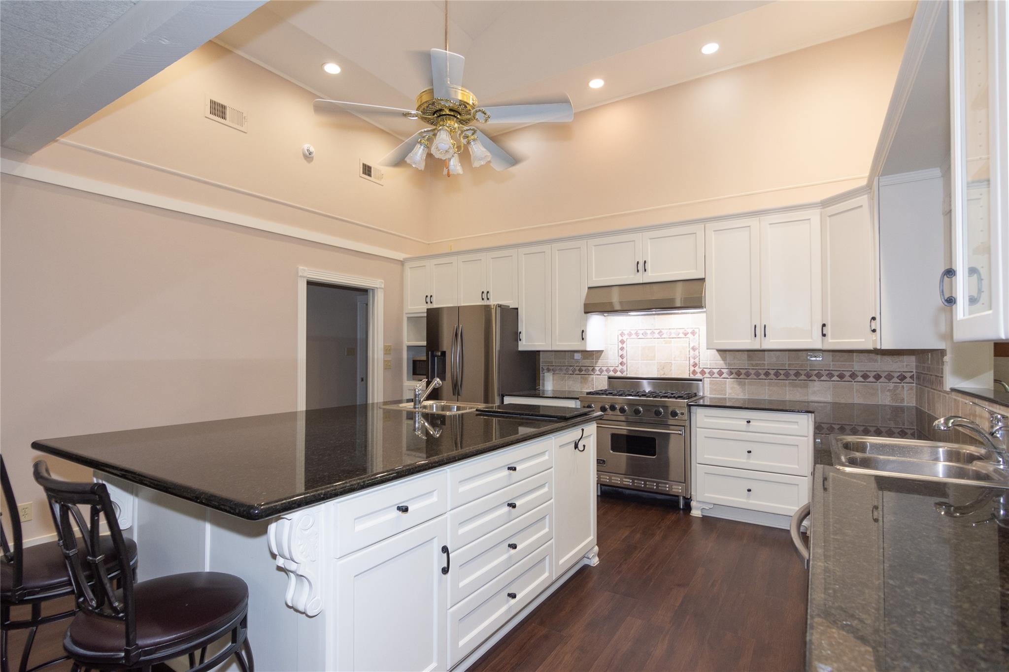 1404 Pearl Cv Property Photo 7