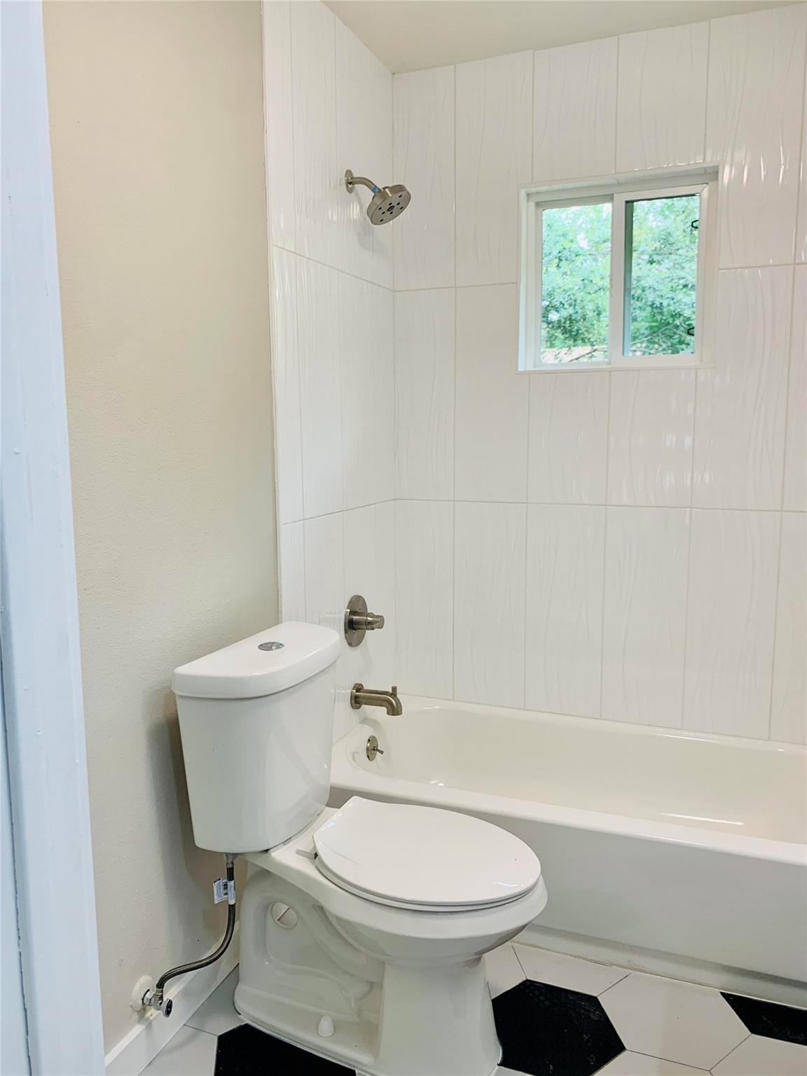 6706 Circle S Rd #b Property Photo 9