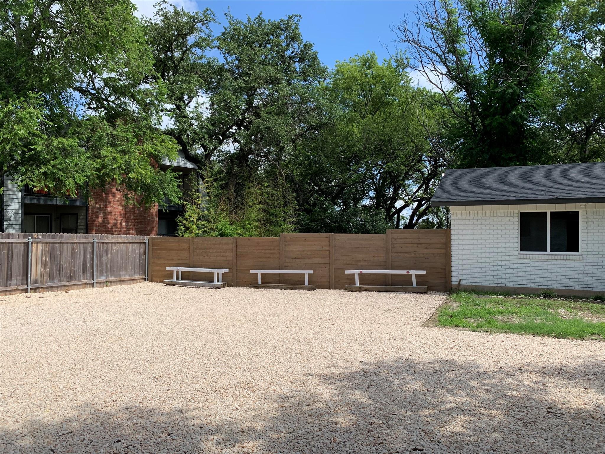 6706 Circle S Rd #b Property Photo 14