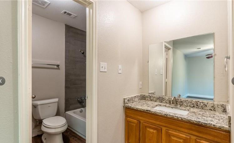 2702 Little Valley Cv #b Property Photo 8