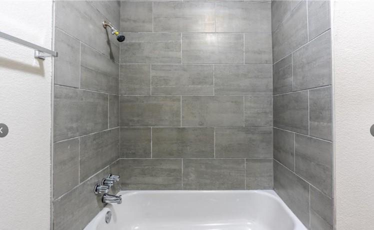 2702 Little Valley Cv #b Property Photo 9