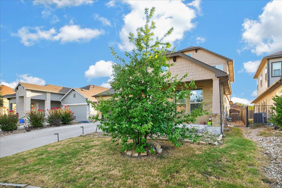 617 Cortona Ln Property Photo 3