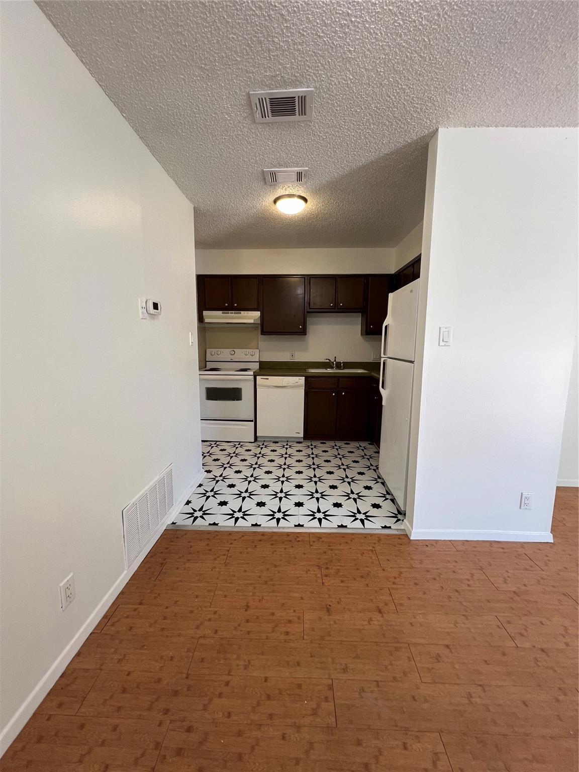 3403 Willowrun Cv #b Property Photo 4