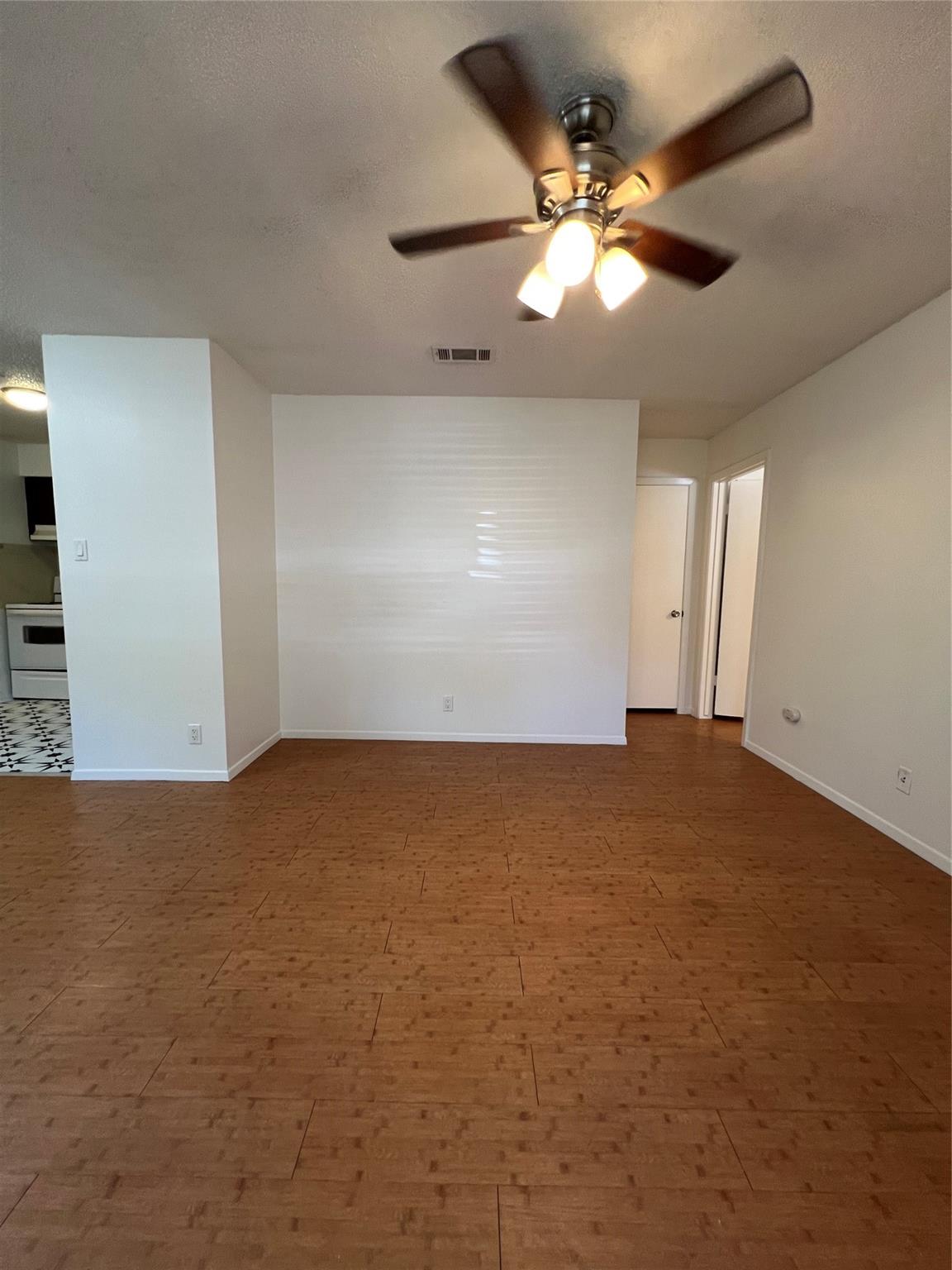 3403 Willowrun Cv #b Property Photo 6