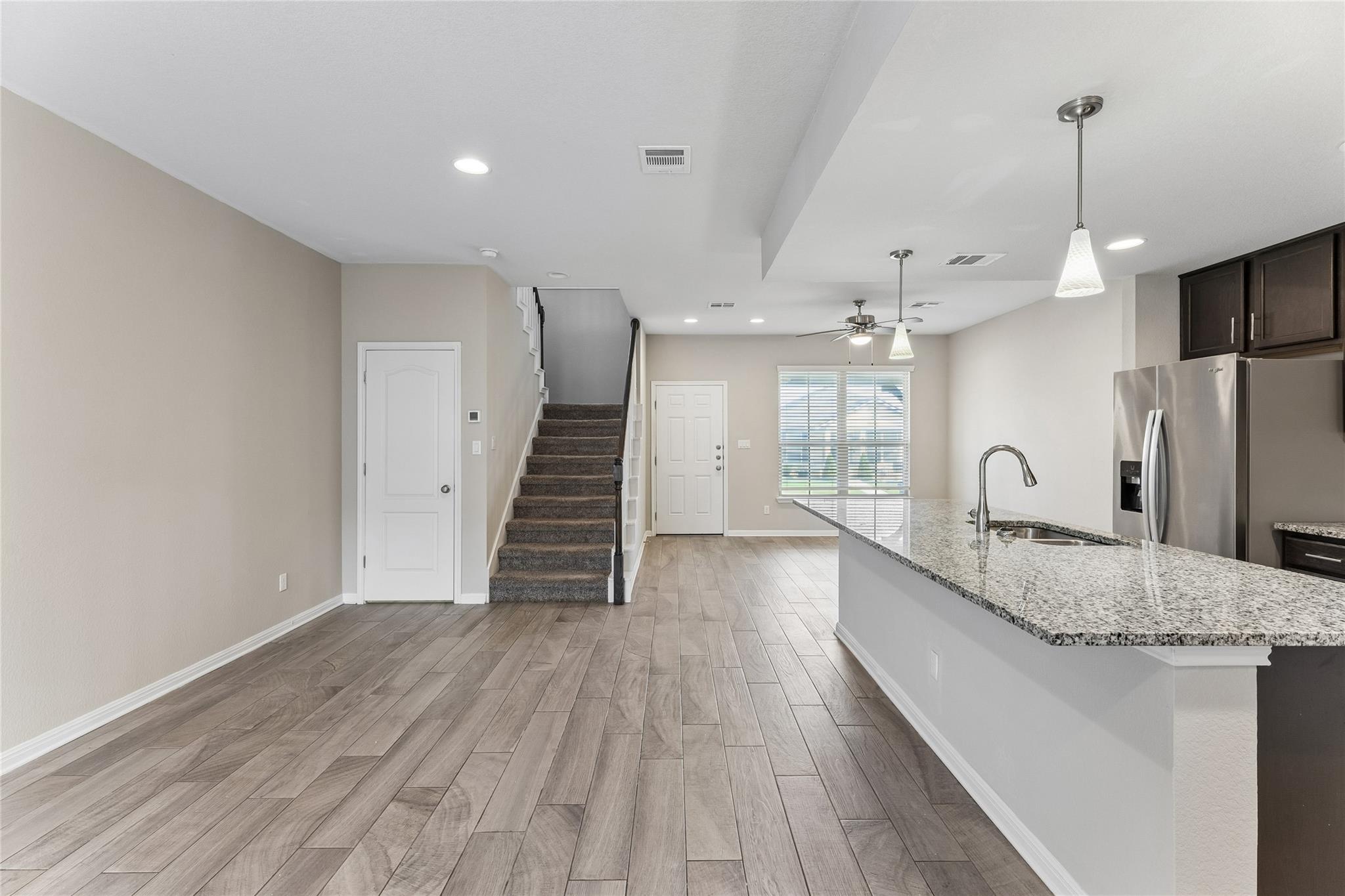 733 Coconut Grove St Property Photo 3