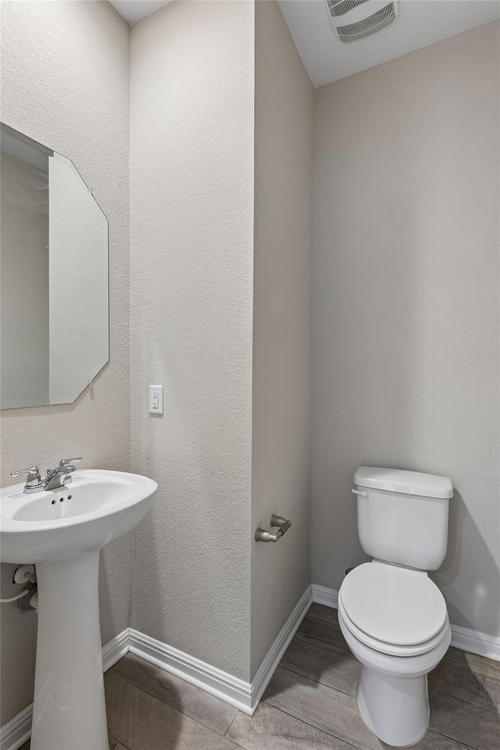 733 Coconut Grove St Property Photo 8