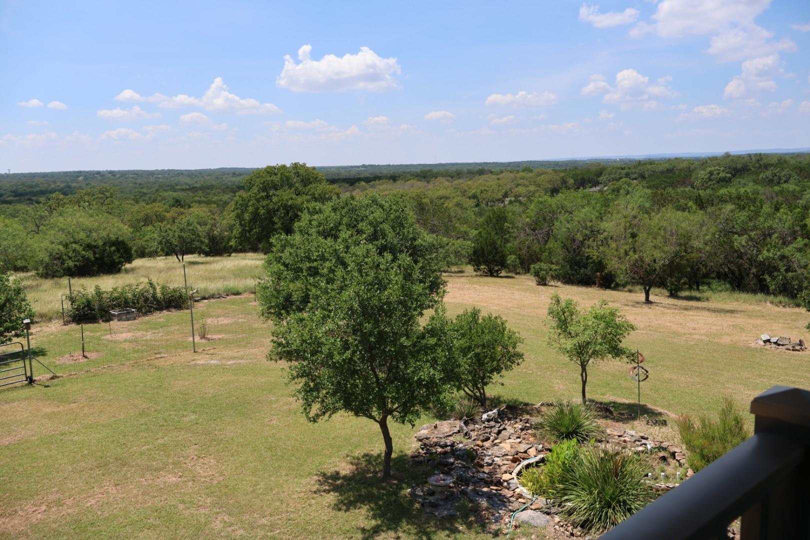 120 Oak Meadow Trl Property Photo 3