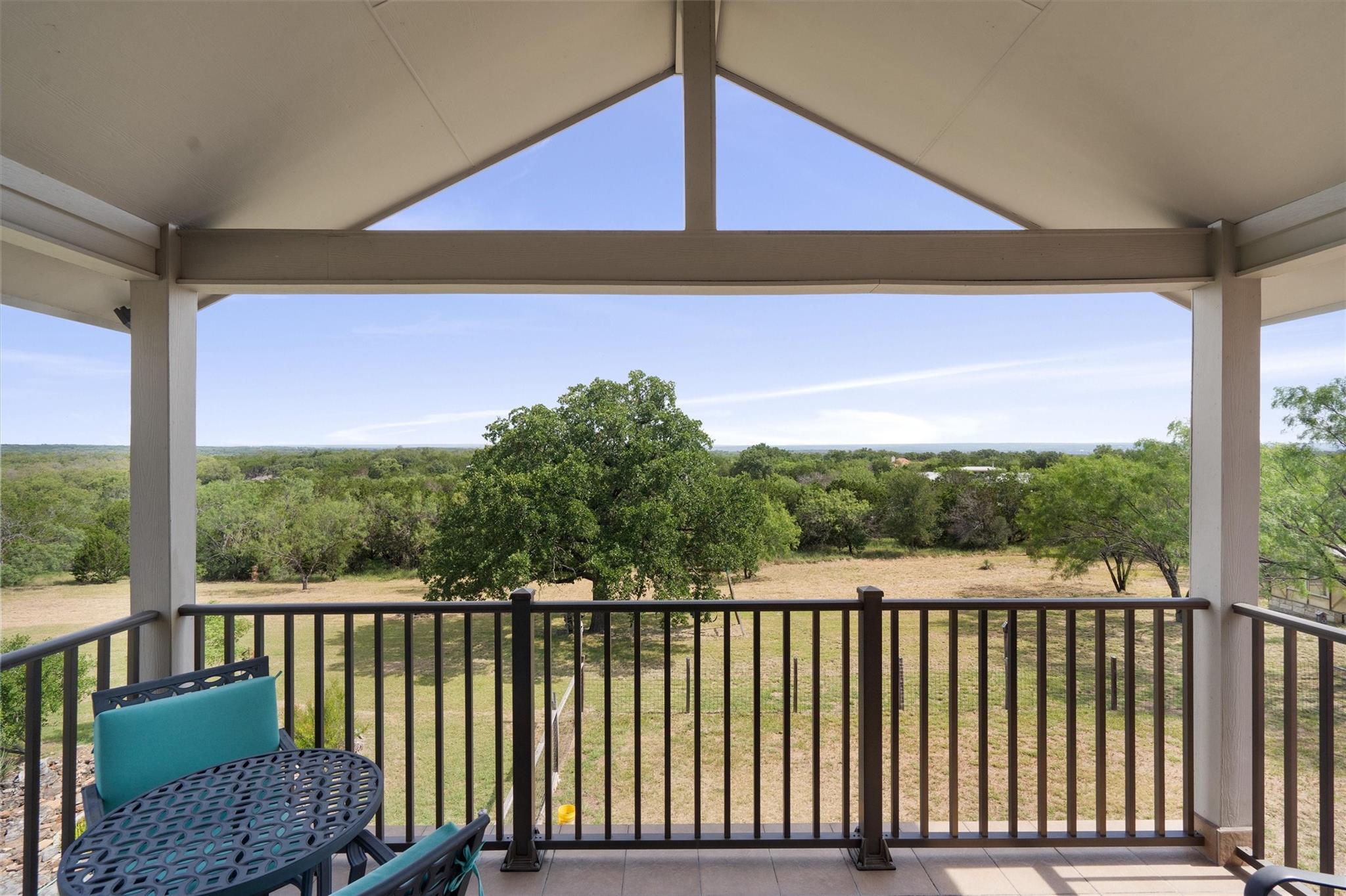 120 Oak Meadow Trl Property Photo 4