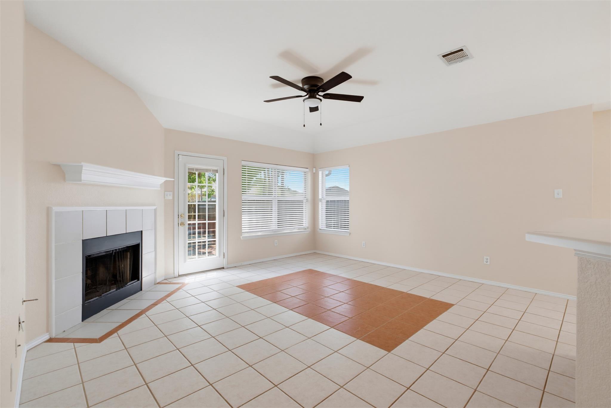 3705 Crownover St Property Photo 12
