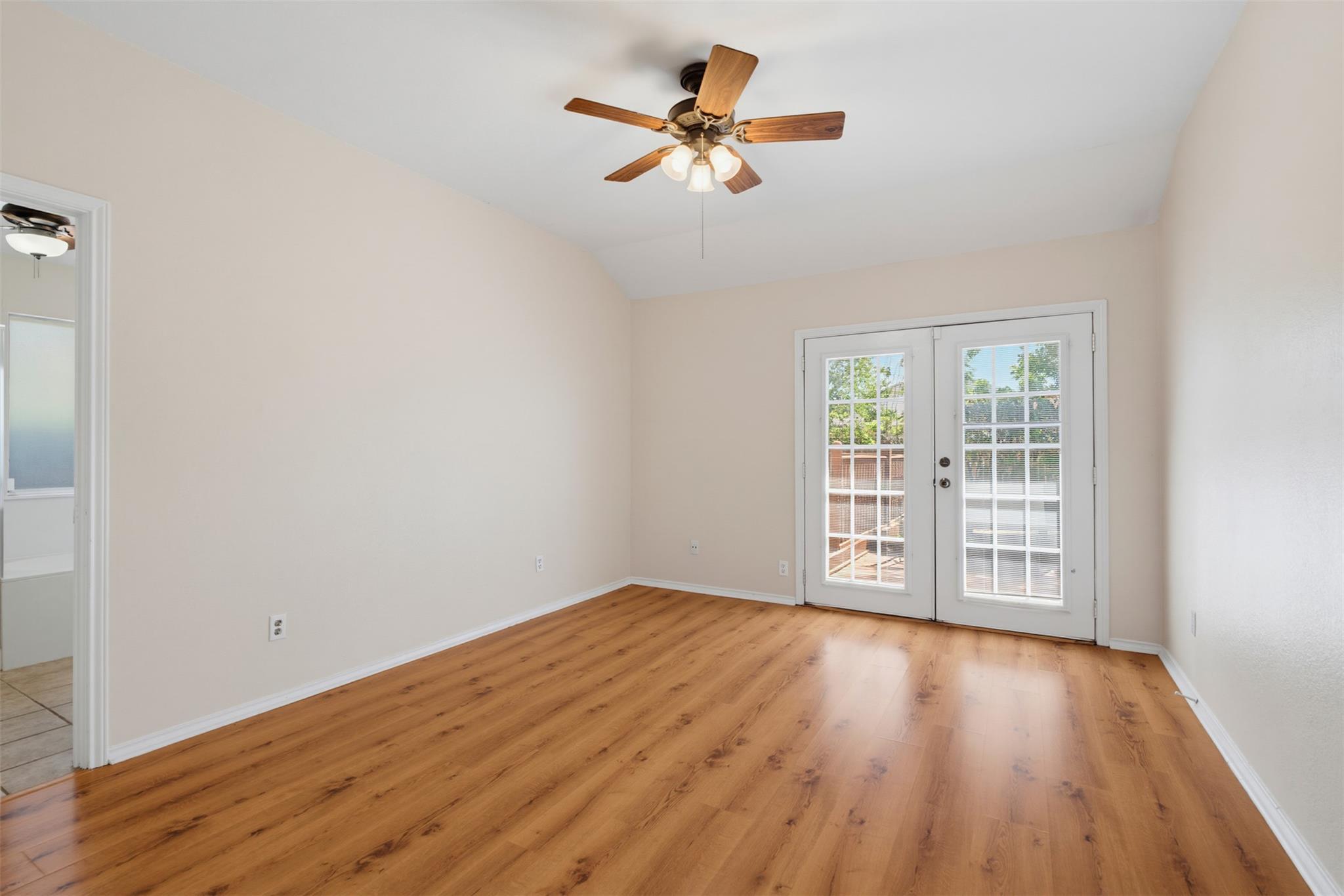 3705 Crownover St Property Photo 13