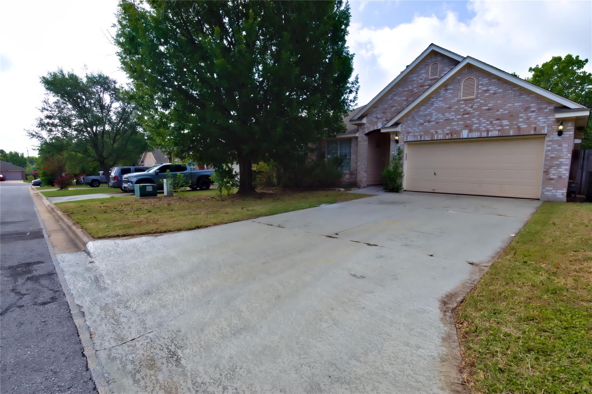 704 Thrush Dr Property Photo 1