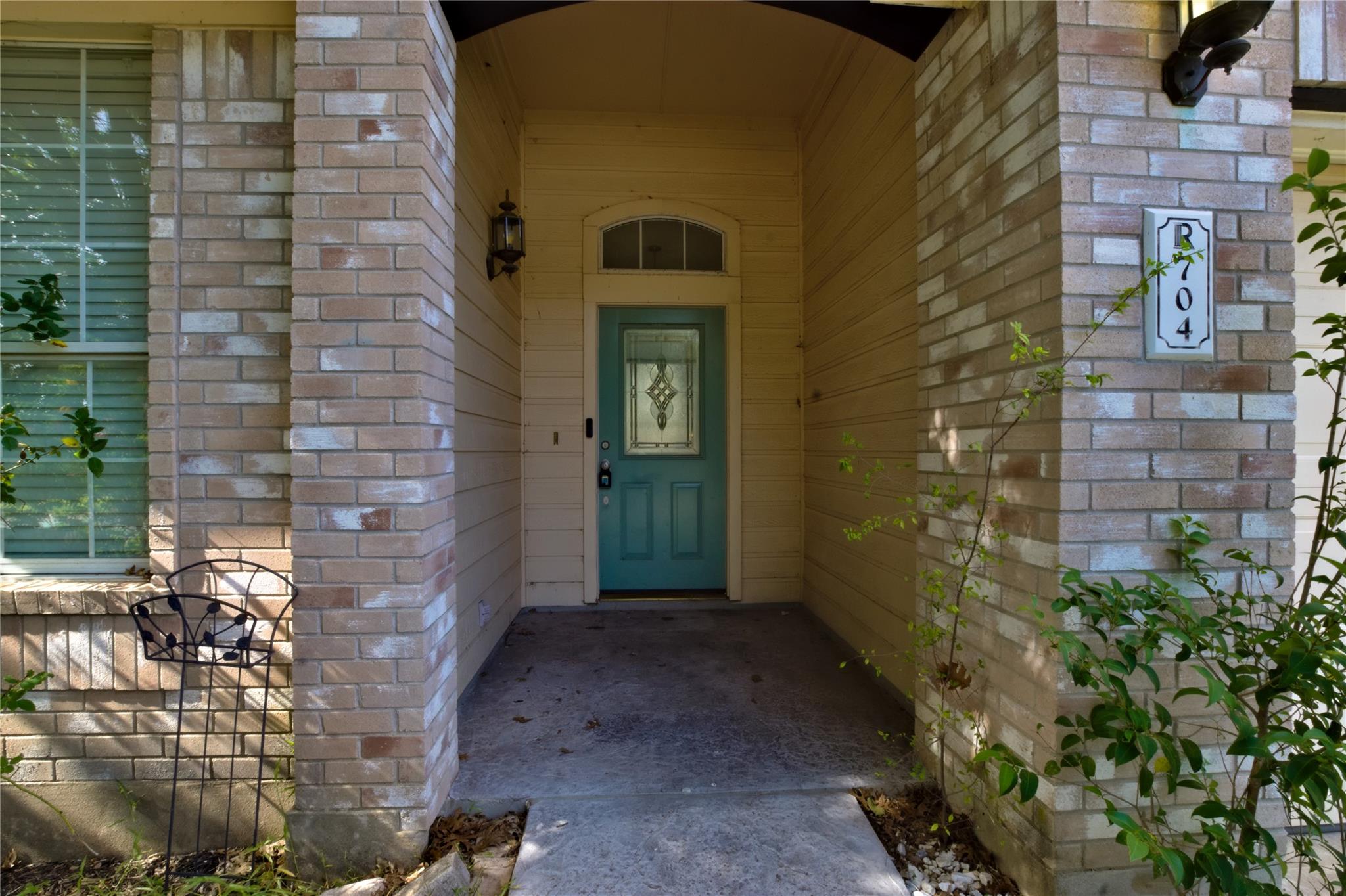 704 Thrush Dr Property Photo 2