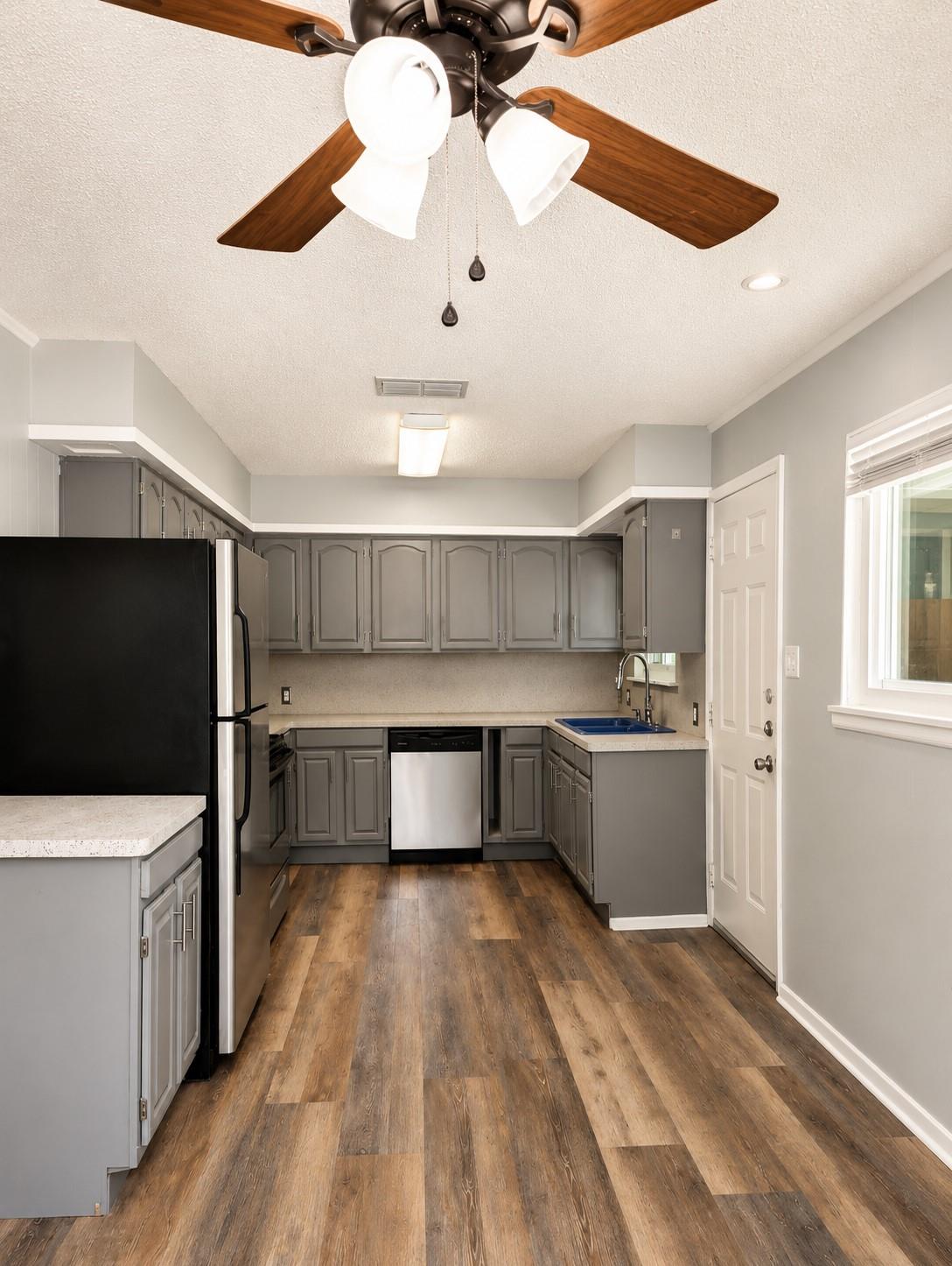 2804 Catalina Dr #b Property Photo 4