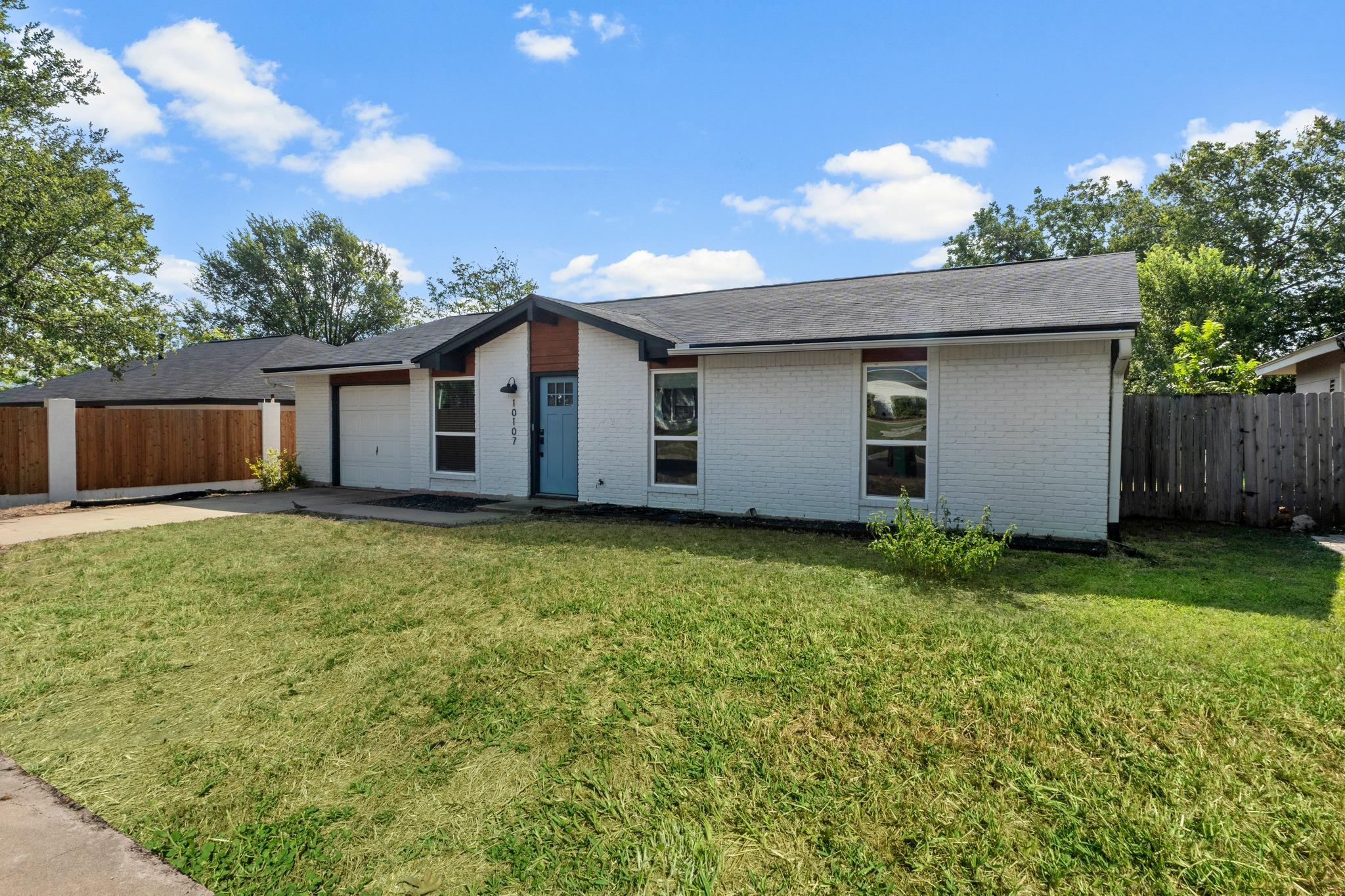 10107 Floyd Dr Property Photo 2