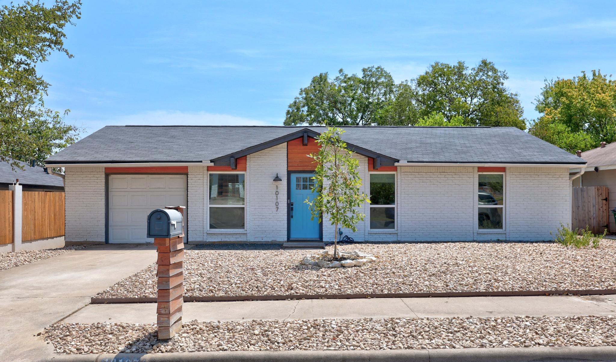 10107 Floyd Dr Property Photo 2