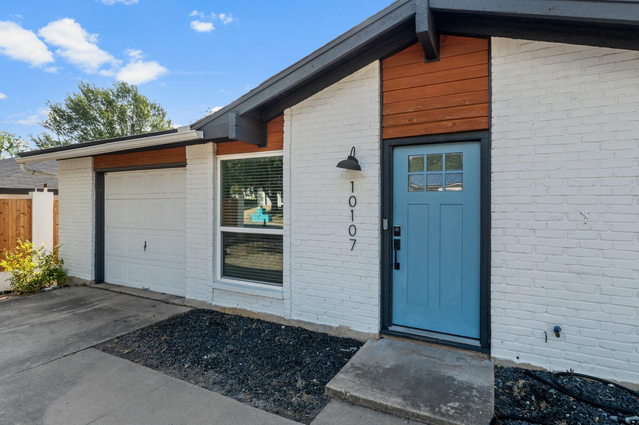 10107 Floyd Dr Property Photo 3